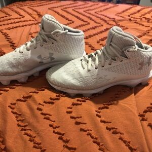 Under armor youth 6Y football cleats white athletic wear kids